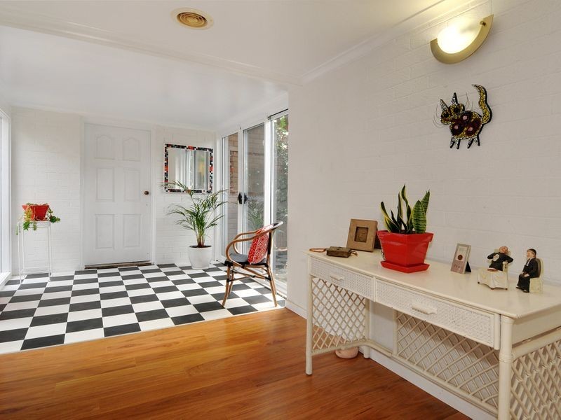 11 Hurlingham Avenue, Burradoo NSW 2576