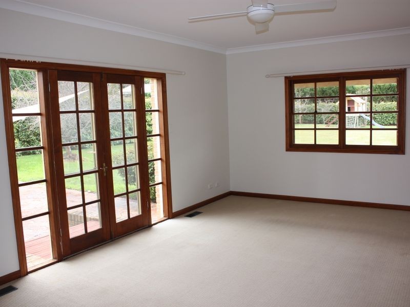 6 Stratford Way, Burradoo NSW 2576