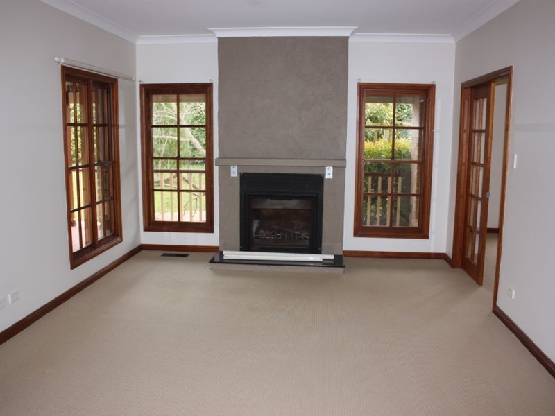 6 Stratford Way, Burradoo NSW 2576