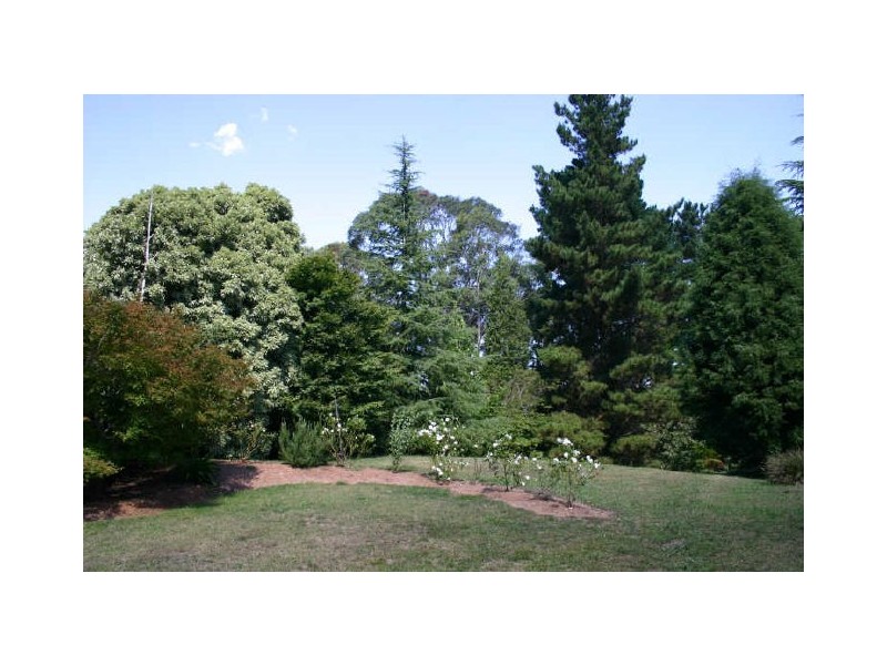 11 Hurlingham Avenue, Burradoo NSW 2576