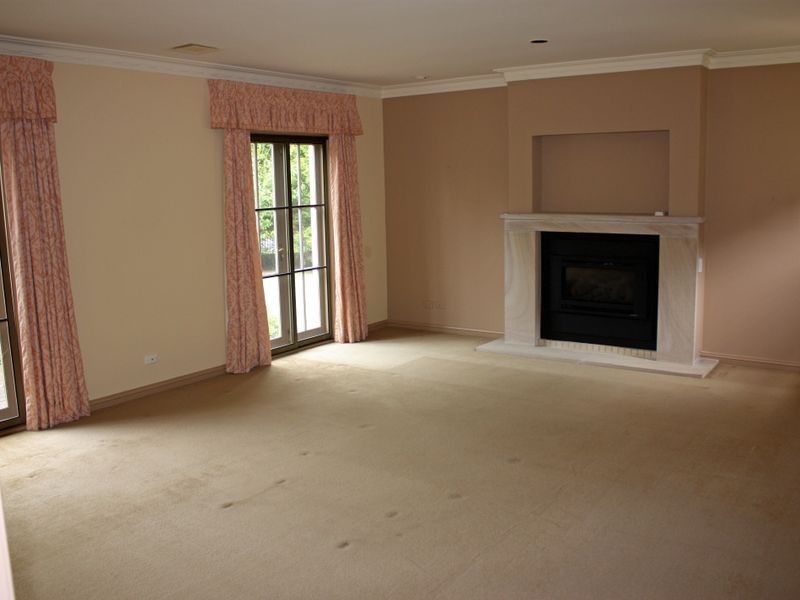 1 Greyleaves Road, Burradoo NSW 2576