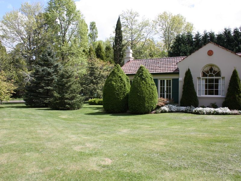 1 Greyleaves Road, Burradoo NSW 2576