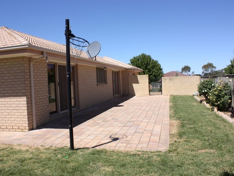 4 Inverness Place, Bowral NSW 2576