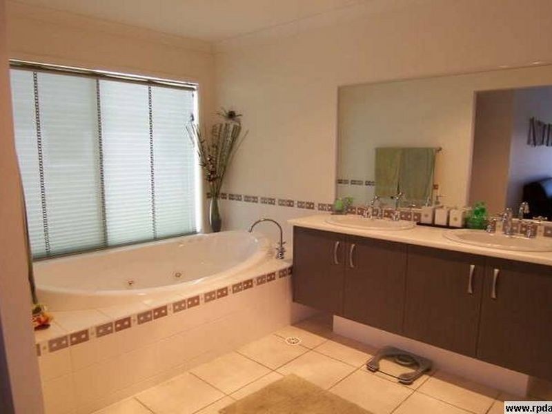 17 Chance Court, Springfield Lakes QLD 4300