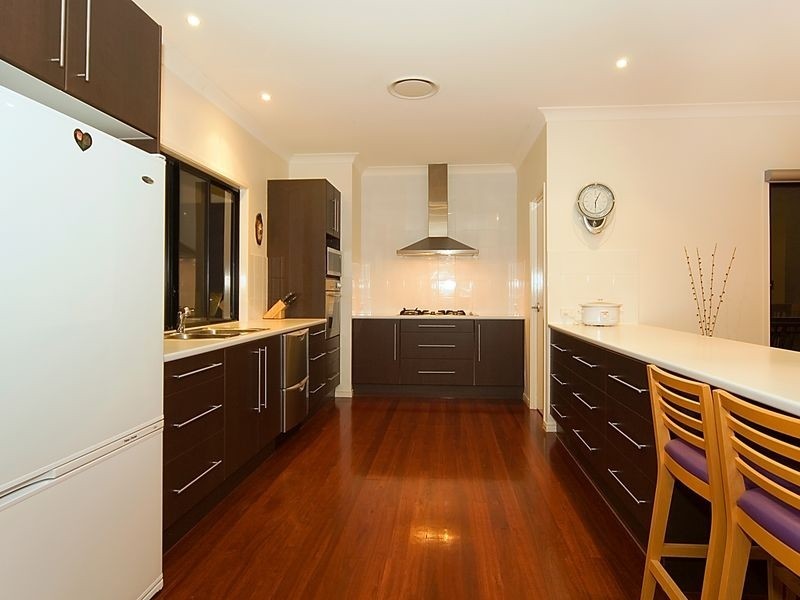 3 Whitewood Cres, Brookwater QLD 4300