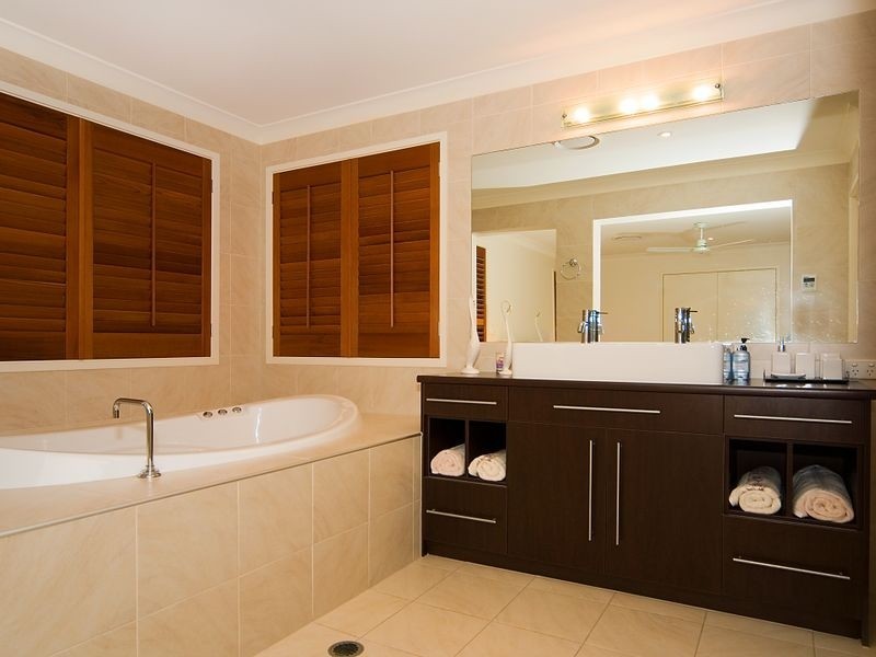 3 Whitewood Cres, Brookwater QLD 4300