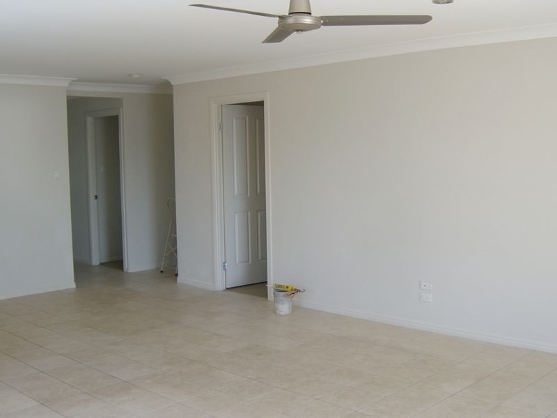 4 Pinnacle Close, Springfield Lakes QLD 4300