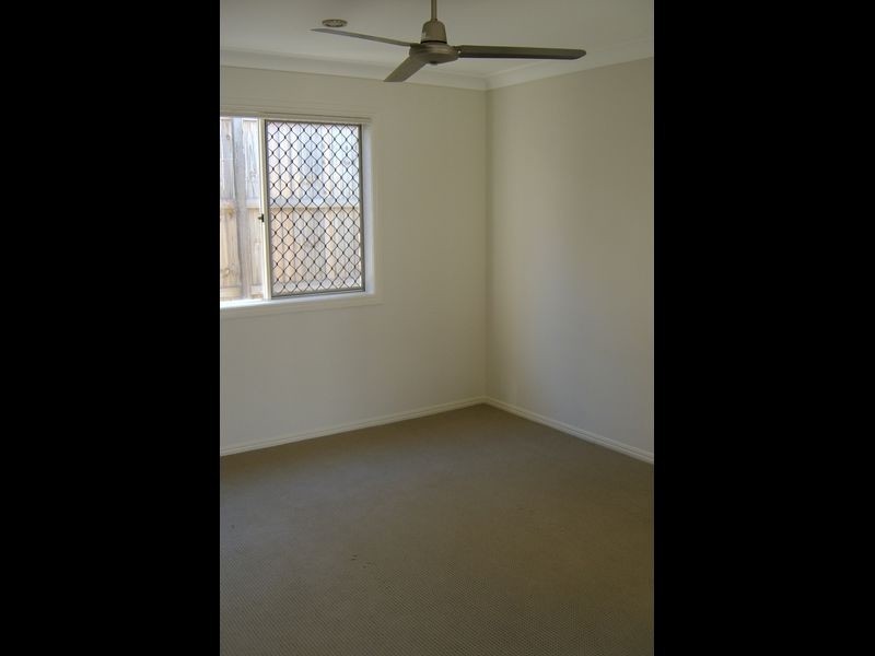 4 Pinnacle Close, Springfield Lakes QLD 4300