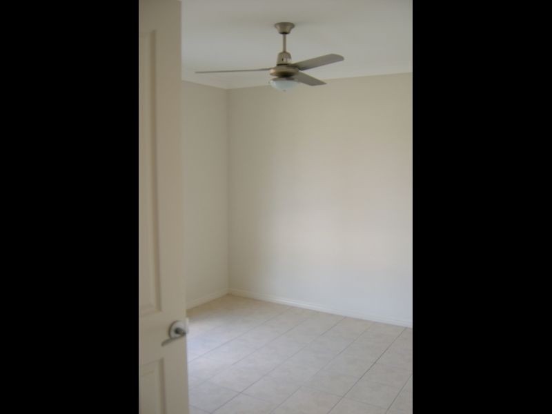 4 Pinnacle Close, Springfield Lakes QLD 4300