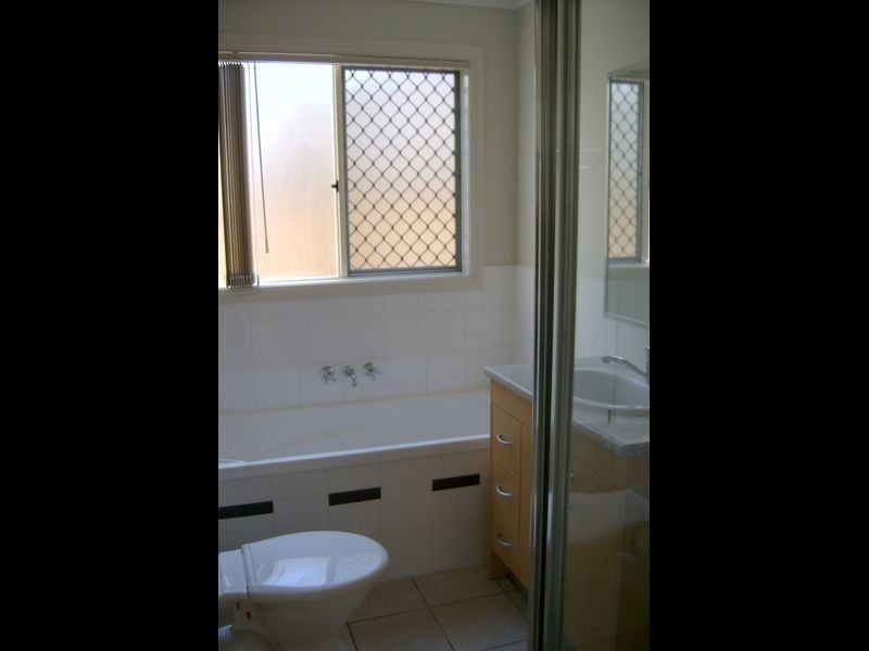4 Pinnacle Close, Springfield Lakes QLD 4300