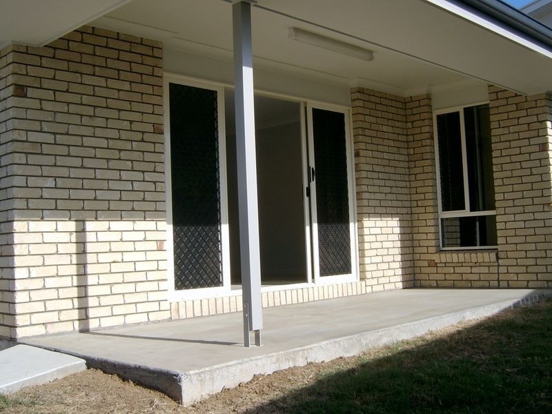 4 Pinnacle Close, Springfield Lakes QLD 4300
