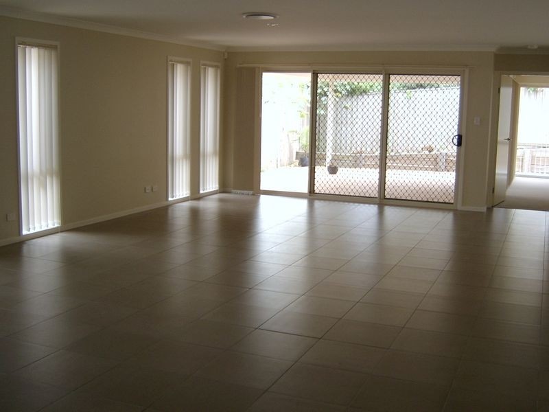 18 Parkview Drive, Springfield Lakes QLD 4300