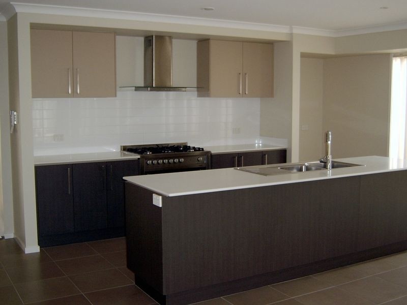 18 Parkview Drive, Springfield Lakes QLD 4300