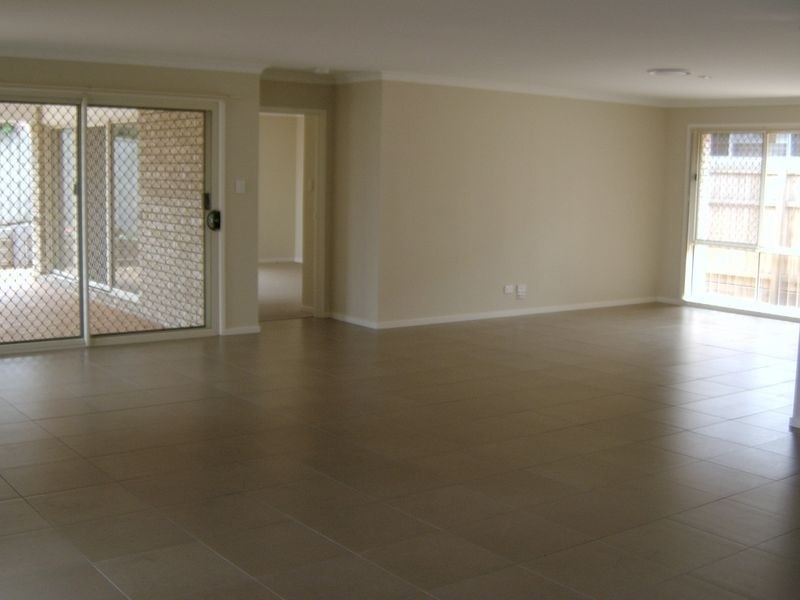 18 Parkview Drive, Springfield Lakes QLD 4300