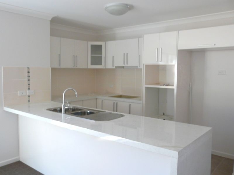 9 Kinglake Ave, Springfield Lakes QLD 4300