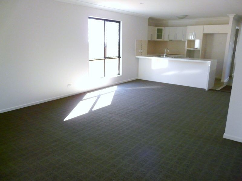 9 Kinglake Ave, Springfield Lakes QLD 4300