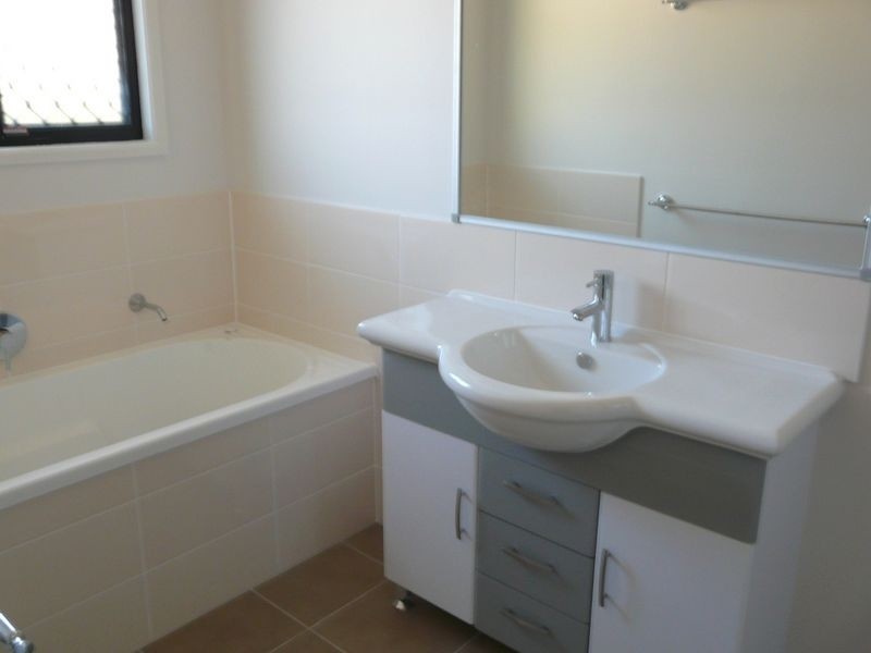 9 Kinglake Ave, Springfield Lakes QLD 4300