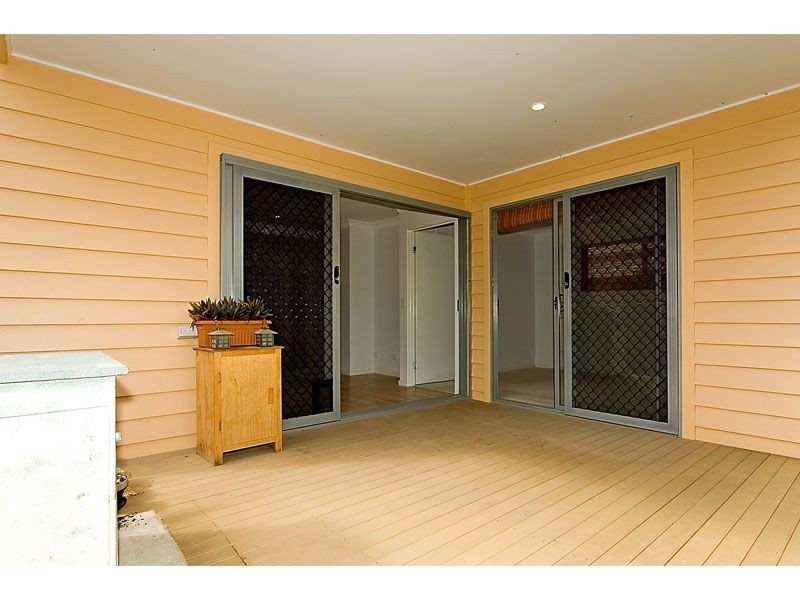 18 Periwinkle Lane, Springfield Lakes QLD 4300