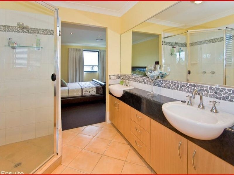 4 Coogara Ct, Brookwater QLD 4300