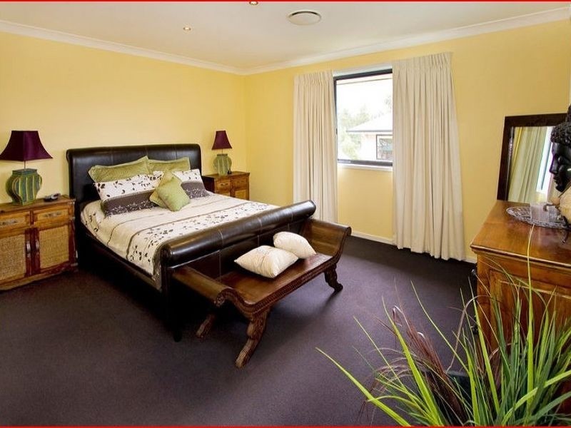 4 Coogara Ct, Brookwater QLD 4300