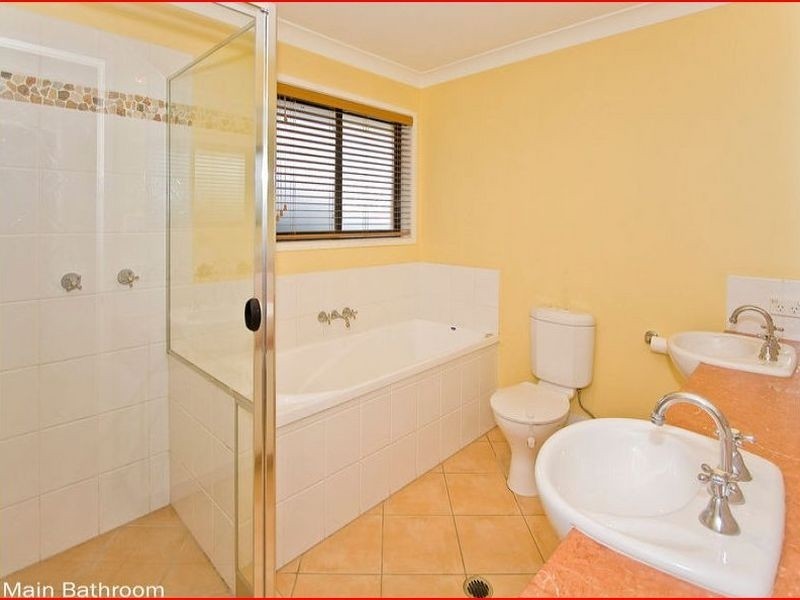 4 Coogara Ct, Brookwater QLD 4300