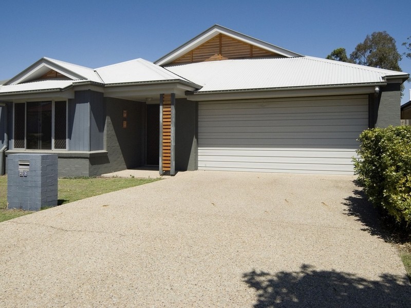 26 Berkshire Place, Springfield Lakes QLD 4300