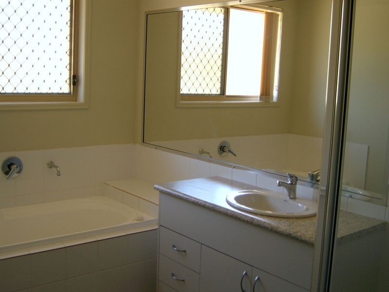 16 Forest Ridge Court, Springfield Lakes QLD 4300