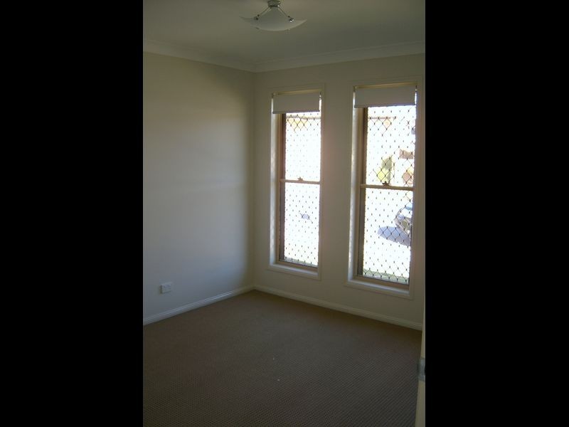 10 Wimbledon Street, Springfield Lakes QLD 4300