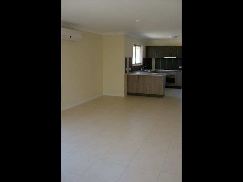 50 Lakes Entrance Drive, Springfield Lakes QLD 4300