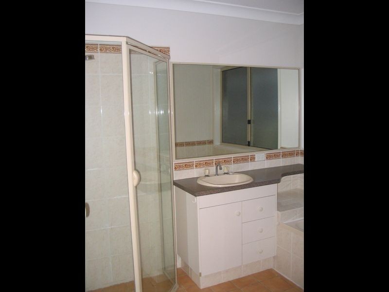 10 Meadowwood Crescent, Springfield QLD 4300