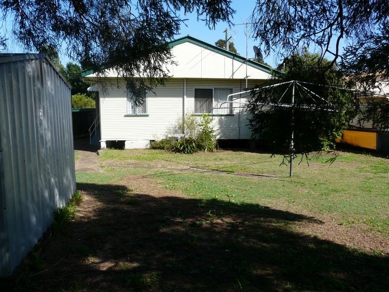 7 Earl Street, Dinmore QLD 4303