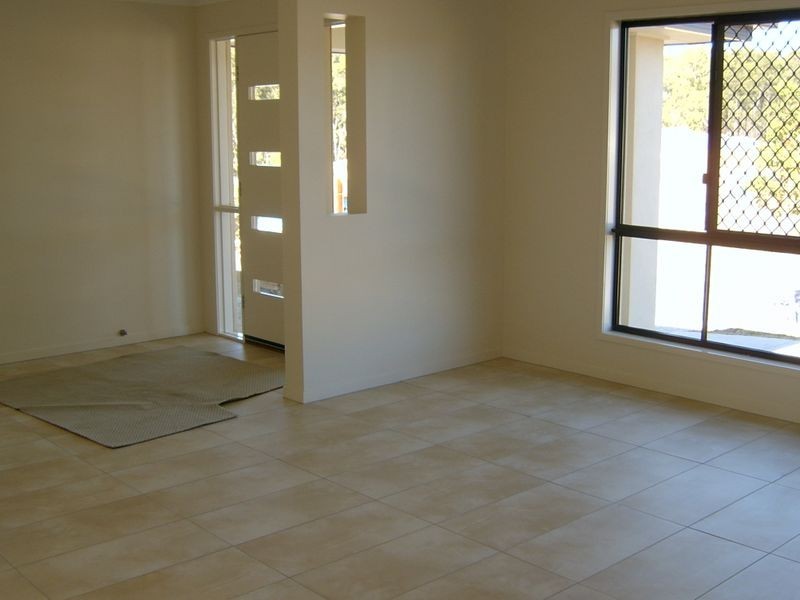 4 Hillsborough Place, Springfield Lakes QLD 4300