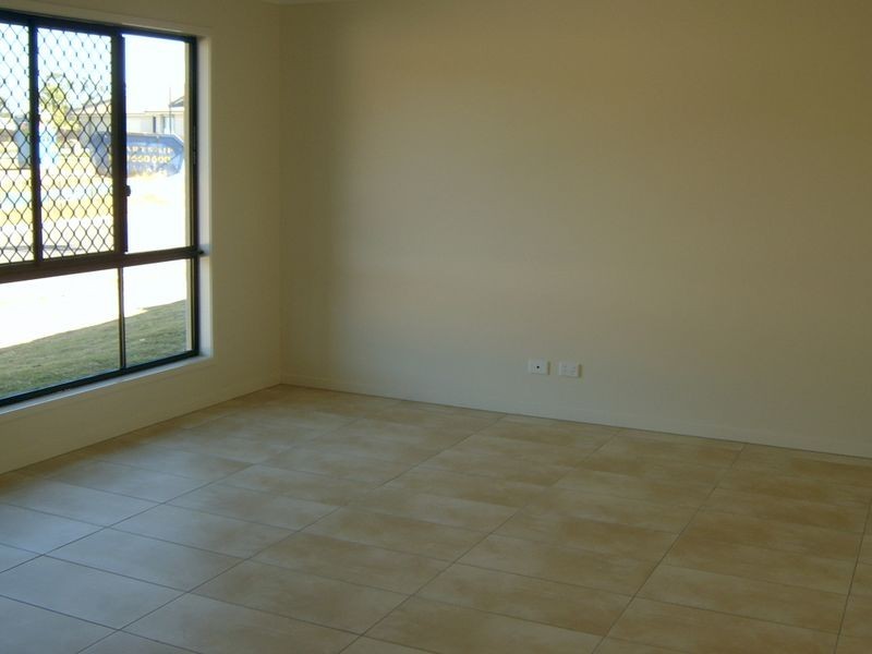 4 Hillsborough Place, Springfield Lakes QLD 4300