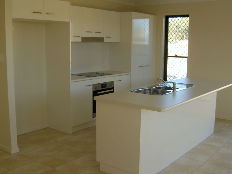 4 Hillsborough Place, Springfield Lakes QLD 4300