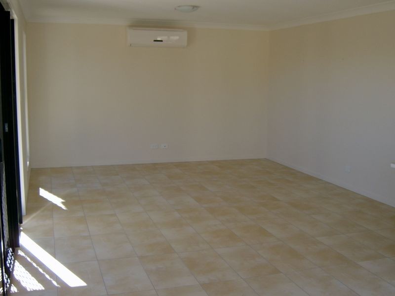 4 Hillsborough Place, Springfield Lakes QLD 4300