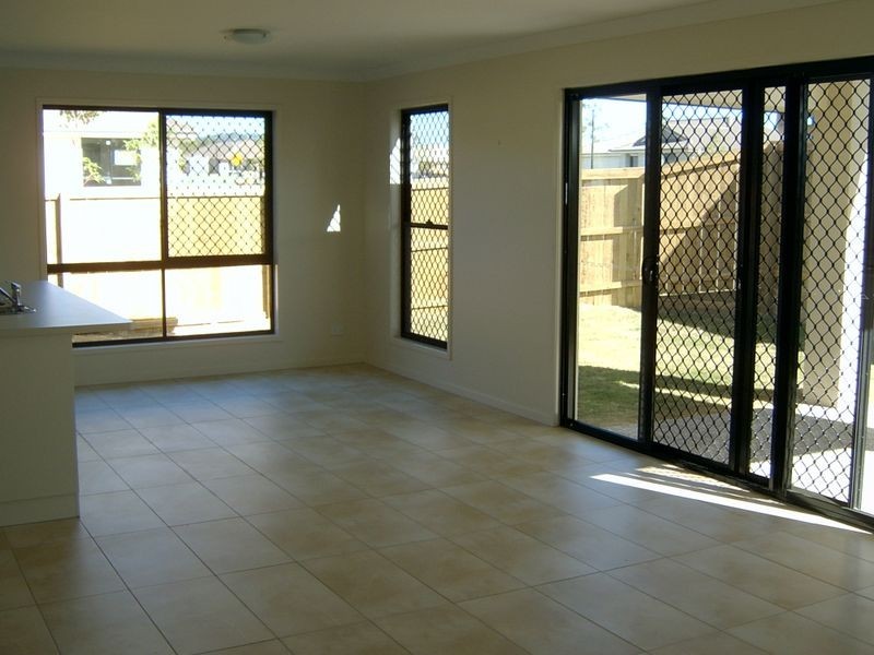 4 Hillsborough Place, Springfield Lakes QLD 4300