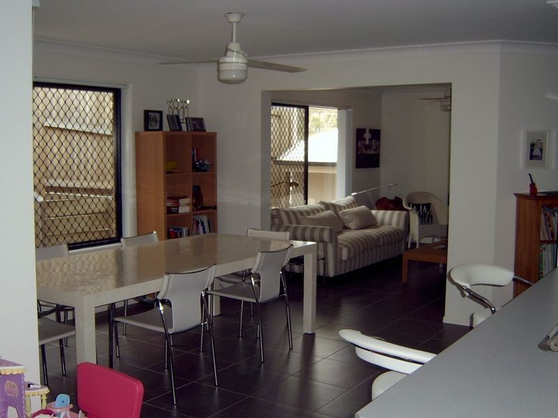 24 Shallow Bay Drive, Springfield Lakes QLD 4300
