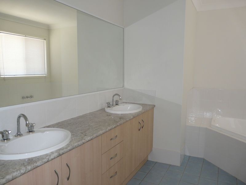 19 Amadeus Cct, Springfield Lakes QLD 4300