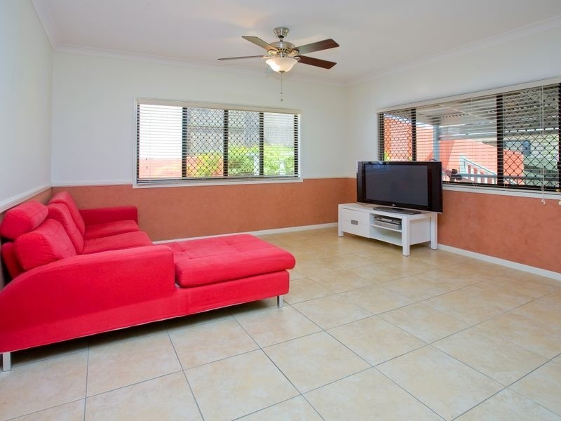 10 Creekside Drive, Springfield Lakes QLD 4300