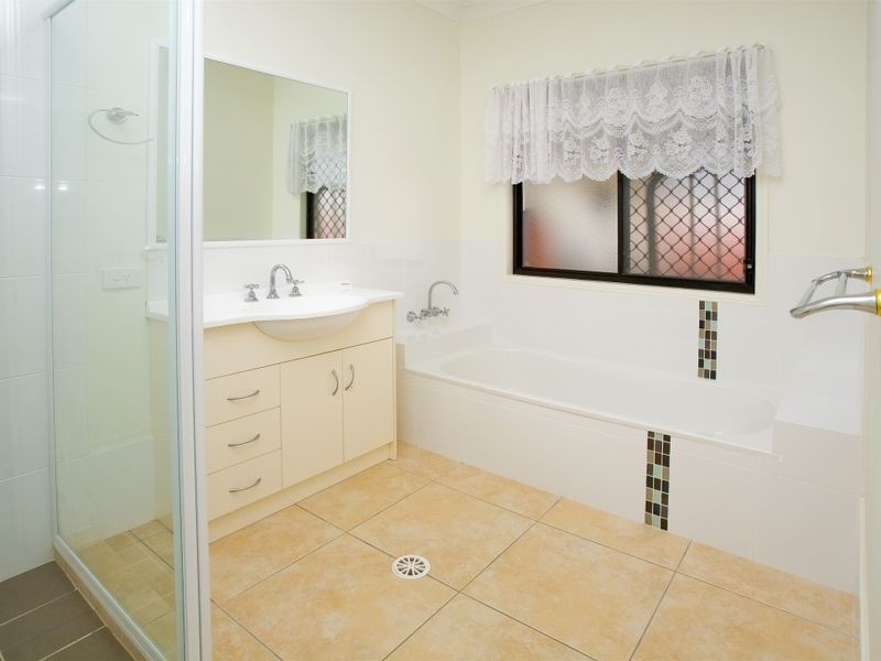 10 Creekside Drive, Springfield Lakes QLD 4300