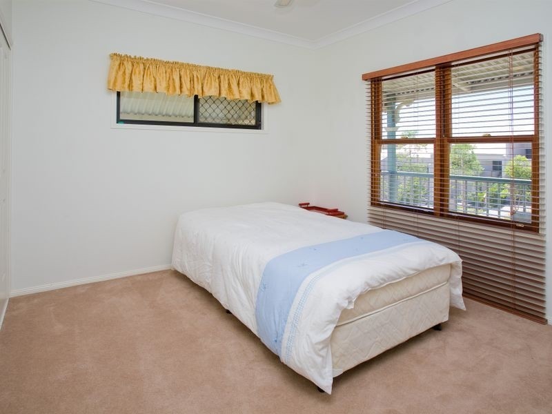 10 Creekside Drive, Springfield Lakes QLD 4300