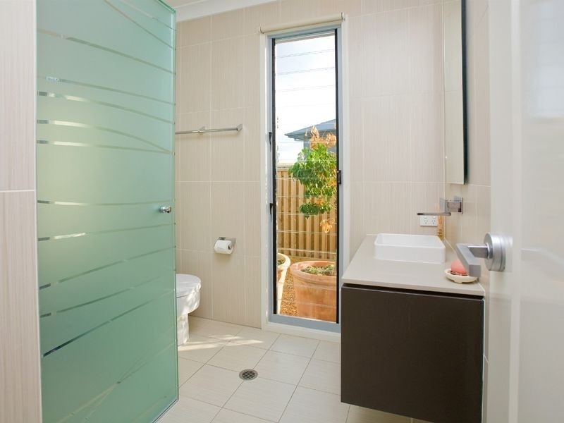 8 Atlantic Drive, Springfield Lakes QLD 4300