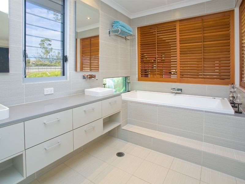 8 Atlantic Drive, Springfield Lakes QLD 4300