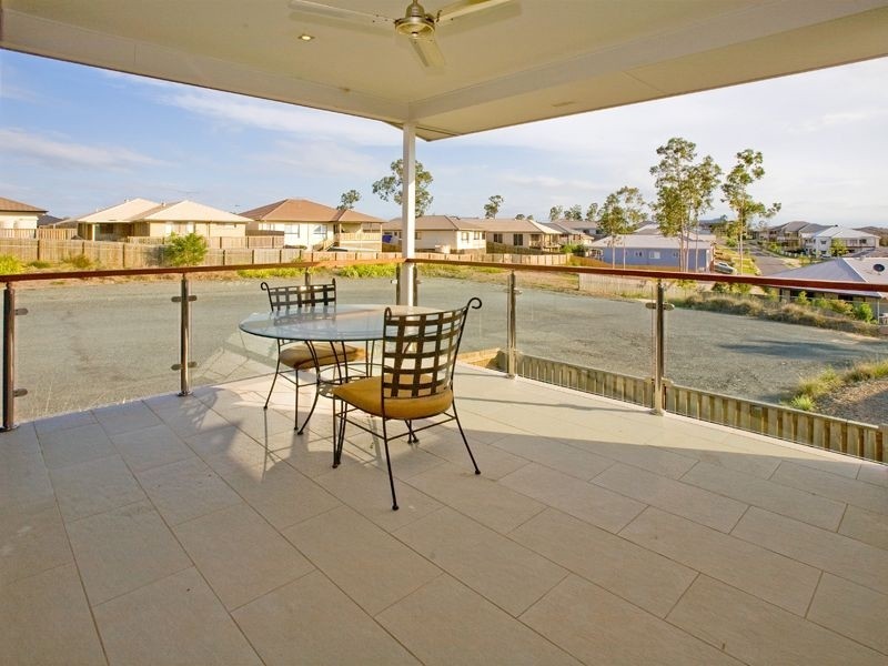 8 Atlantic Drive, Springfield Lakes QLD 4300