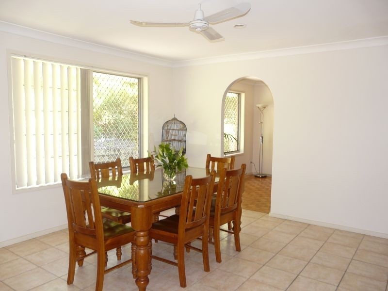 18 Hallett Avenue, Camira QLD 4300