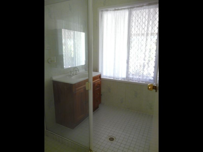 18 Hallett Avenue, Camira QLD 4300