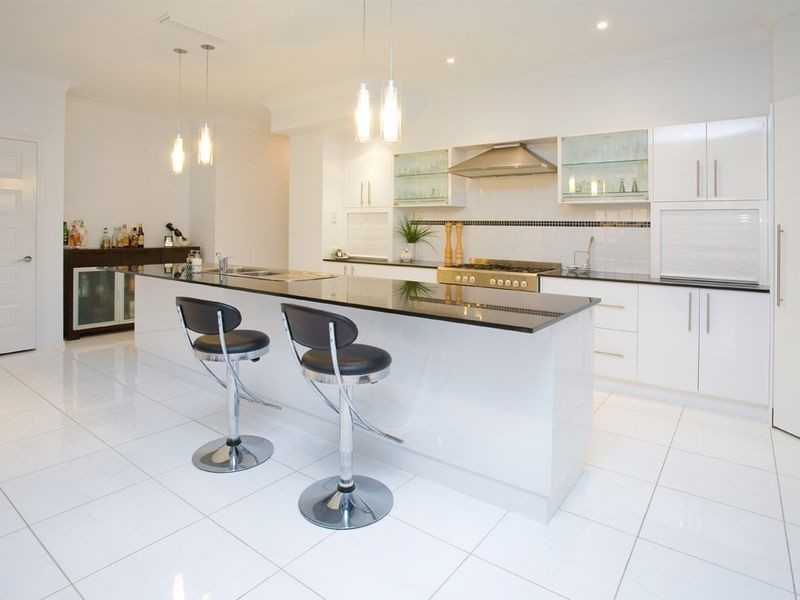 220 LAKESIDE AV, Springfield Lakes QLD 4300