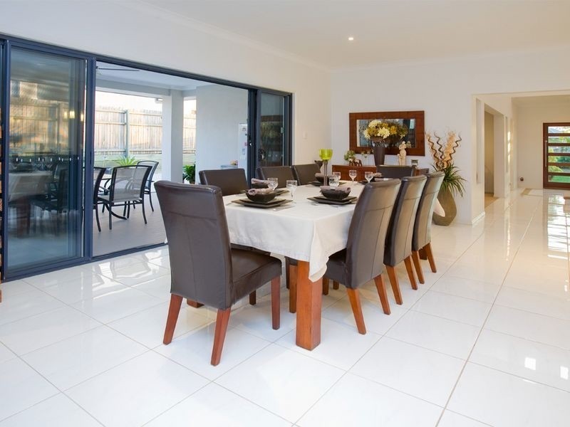 220 LAKESIDE AV, Springfield Lakes QLD 4300