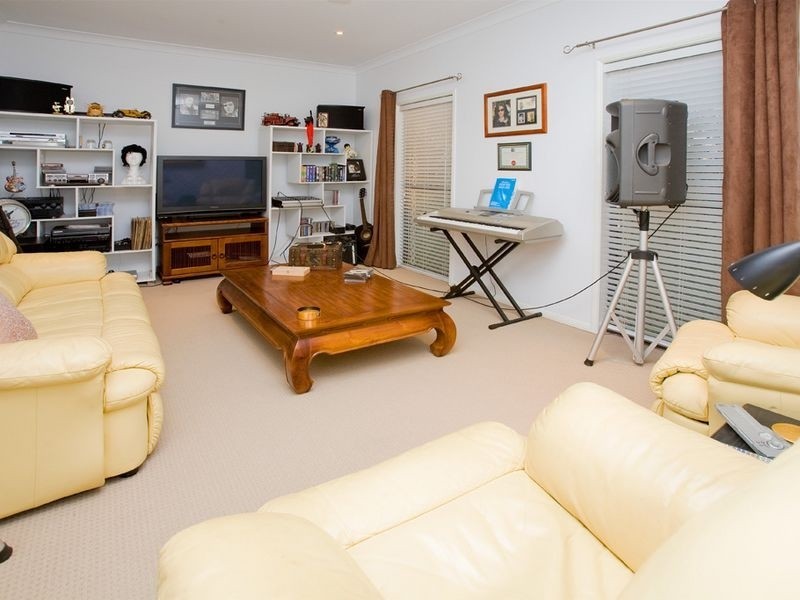 220 LAKESIDE AV, Springfield Lakes QLD 4300