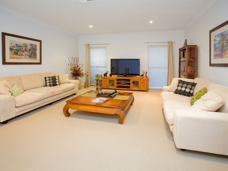 220 LAKESIDE AV, Springfield Lakes QLD 4300
